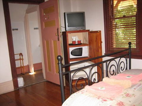 Burwood Bed & Breakfast - ACT Tourism 4