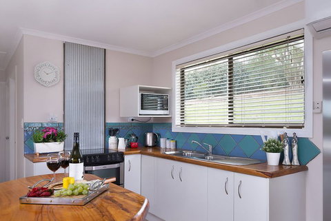 Jacaranda Cottages - ACT Tourism 8