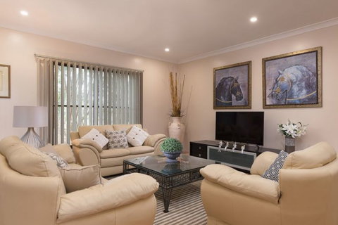 Jacaranda Cottages - ACT Tourism 7
