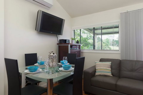 Jacaranda Cottages - ACT Tourism 2
