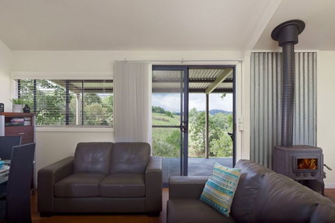 Jacaranda Cottages - ACT Tourism 3