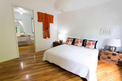 Dalrymples Guest Cottages - ACT Tourism 6