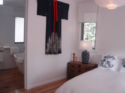 Dalrymples Guest Cottages - ACT Tourism 7