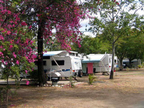Emerald Cabin & Caravan Village - ACT Tourism 3