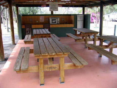 Emerald Cabin & Caravan Village - ACT Tourism 4