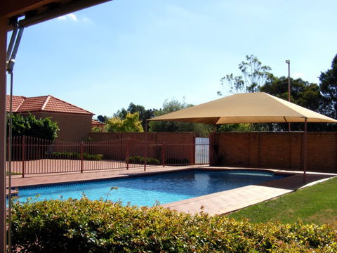 Fairways Bed & Breakfast At Jerilderie - ACT Tourism 3