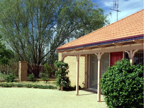 Fairways Bed & Breakfast At Jerilderie - ACT Tourism 4