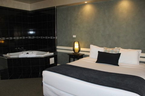 Fairways Resort - ACT Tourism 0