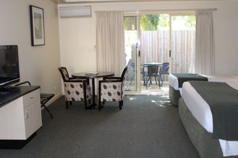 Fairways Resort - ACT Tourism 4
