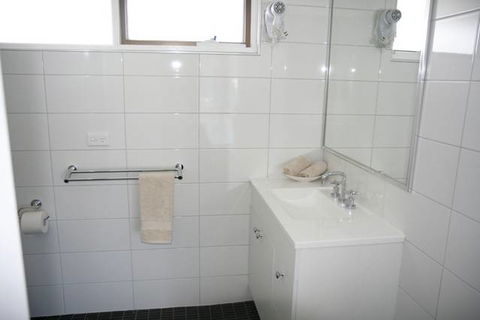 Frankston Motel - ACT Tourism 1