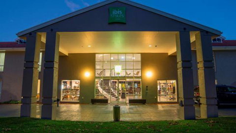 Ibis Styles Canberra - ACT Tourism 6