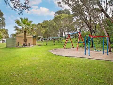Acclaim Pine Grove Holiday Park - ACT Tourism 9