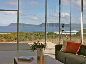 Cloudy Bay Beach House - ACT Tourism 1
