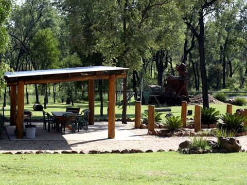 Rubyvale Motel & Holiday Units - ACT Tourism 3