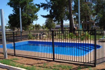 Silver Oaks Motel - ACT Tourism 0