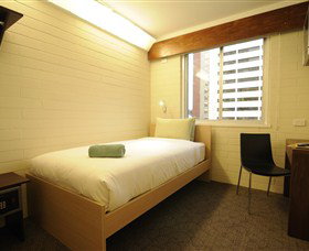 Kangaroo Inn - ACT Tourism 0