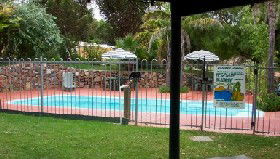 Acclaim Pine Grove Holiday Park - ACT Tourism 0