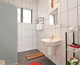 Beachside Tropical Retreat - ACT Tourism 5