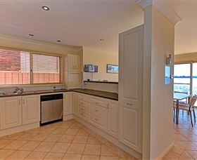 Luxury Waterfront House - ACT Tourism 1