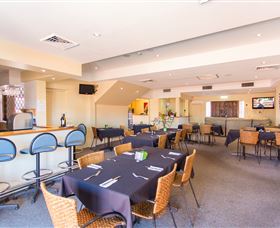 Mackay Rose Motel - ACT Tourism 0