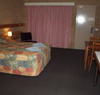 Holbrook Town Centre Motor Inn - Holbrook - ACT Tourism