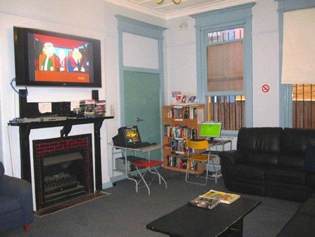 Blue Parrot Backpackers - ACT Tourism 3