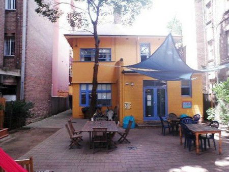 Blue Parrot Backpackers - ACT Tourism 4