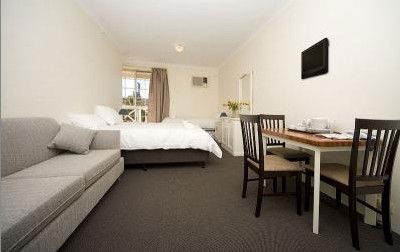Aussie Settler Motel - ACT Tourism 1