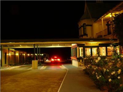 Airlie House Motor Inn - ACT Tourism 1