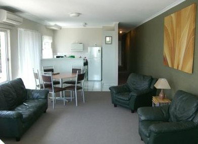 The Palms Apartments - ACT Tourism 3