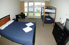 Lake Jindabyne Hotel Motel - ACT Tourism 0