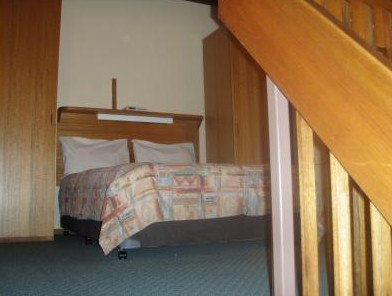 Alpine Gables Motel - ACT Tourism 0