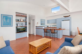 Aqua Promenade Beachfront Apartments - ACT Tourism 7