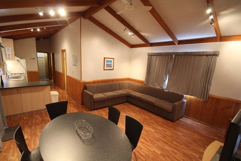 Metungholidayvillas - ACT Tourism 0