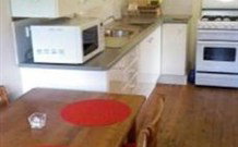 Berrara Beach Kangaroo Cabin - ACT Tourism 0
