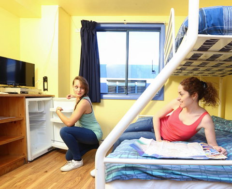 Sydney, Cronulla Beach YHA - ACT Tourism 6