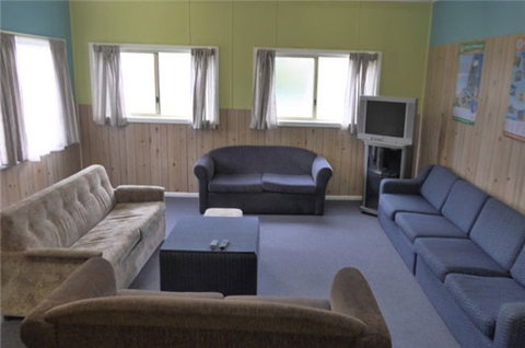 Coles Bay - Esplanade YHA - ACT Tourism 4