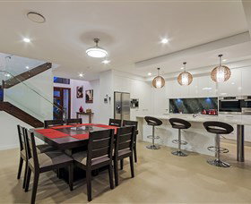 Pasadena Point At Vogue Holiday Homes - ACT Tourism 2