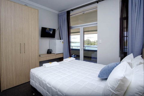Lakes And Ocean Hotel - ACT Tourism 3