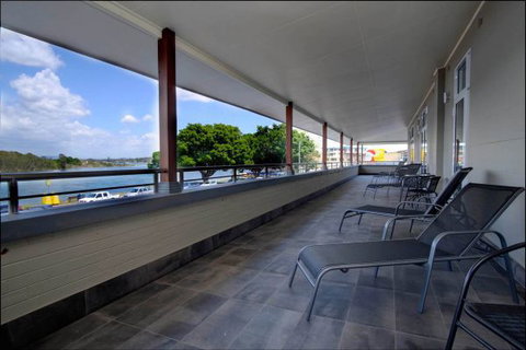 Lakes And Ocean Hotel - ACT Tourism 6