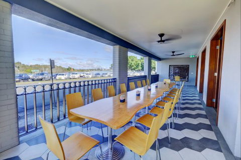 Lakes And Ocean Hotel - ACT Tourism 7
