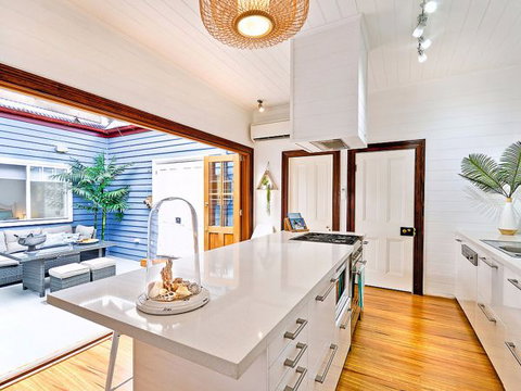 Driftwood Beach House - ACT Tourism 1