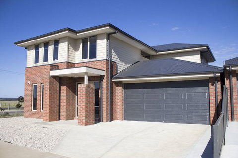 Ballarat Luxury Villas - ACT Tourism 1