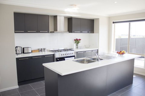 Ballarat Luxury Villas - ACT Tourism 6