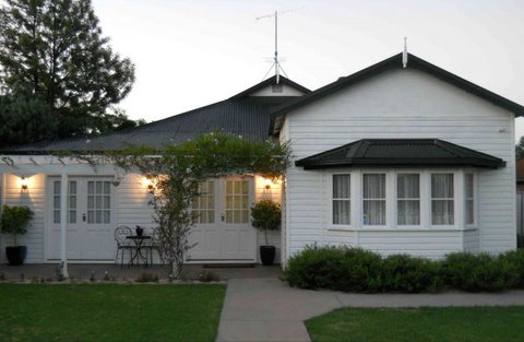 BJs Short Stay Apartments - ACT Tourism 1