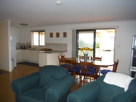 Lawhill Lodge - ACT Tourism 2
