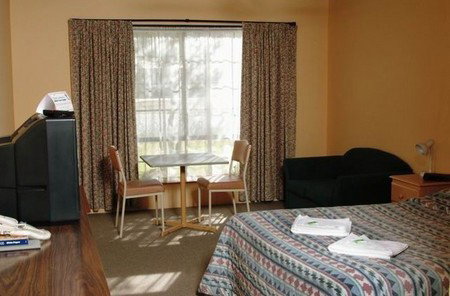 Bakery Park Motor Inn - ACT Tourism 1