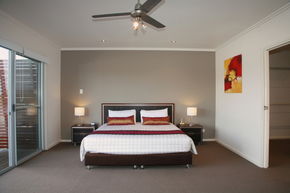 Quarterdecks Harbour Retreat - ACT Tourism 2