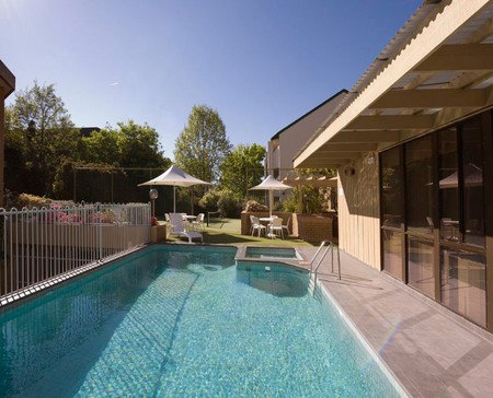Kingston Court Serviced Apartments - ACT Tourism 3