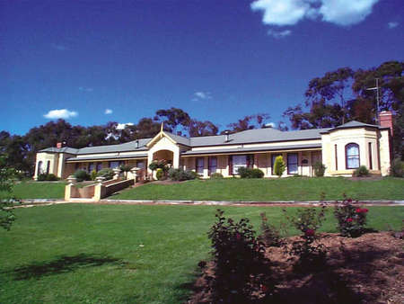 Brice Hill Country Lodge - ACT Tourism 0